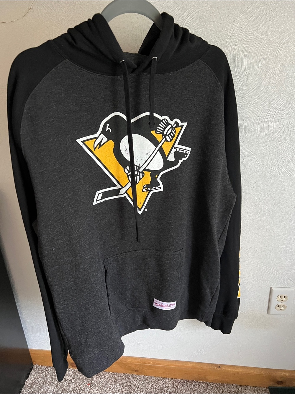 Mitchell & Ness Pittsburgh Penguins Black & Charcoal Pullover Hoodie